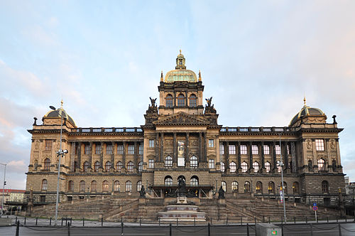 historyczny budynek Muzeum Narodowego